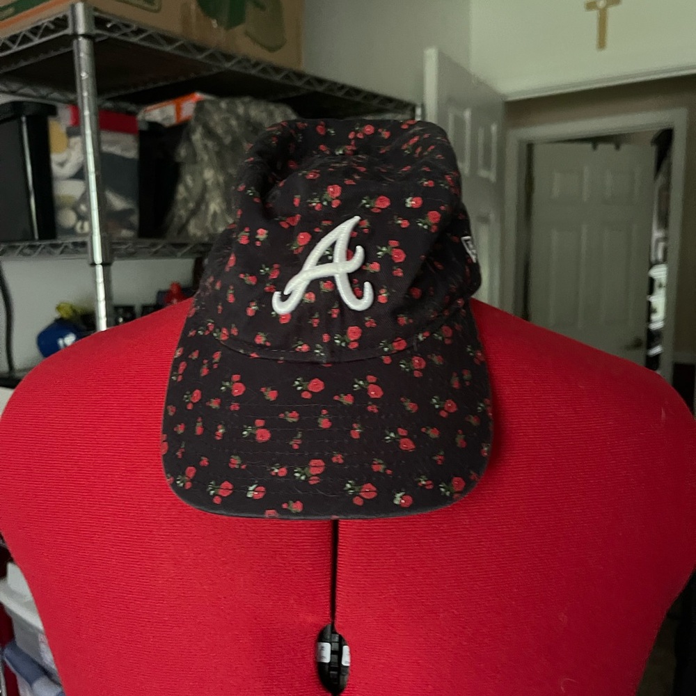 Limited edition Atlanta Braves women’s baseball cap by New Era 9 Twenty.